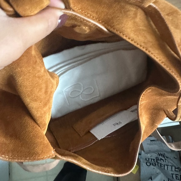 Reformation Small Vittoria Tote in suede cuoro NWT in dust bag - Picture 5 of 6